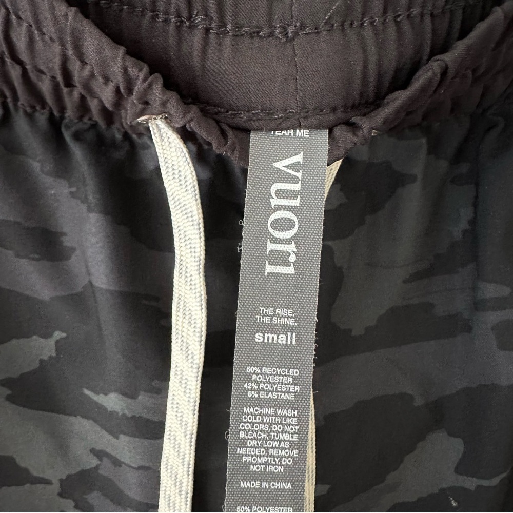 VUORI black camo clementine shorts - Picture 3 of 4